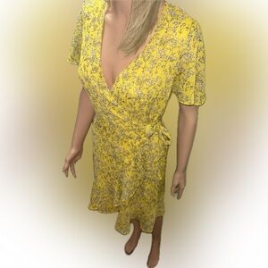 Banana republic Adorable Yellow Floral Wrap Dress